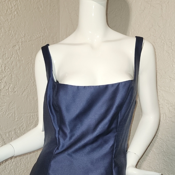 BONED CORSET CLOSED-BACK SATIN GOWN WITH FULL SKIRT AND POCKETS IN MIDNIGHT NAVY - Picture 3 of 9
